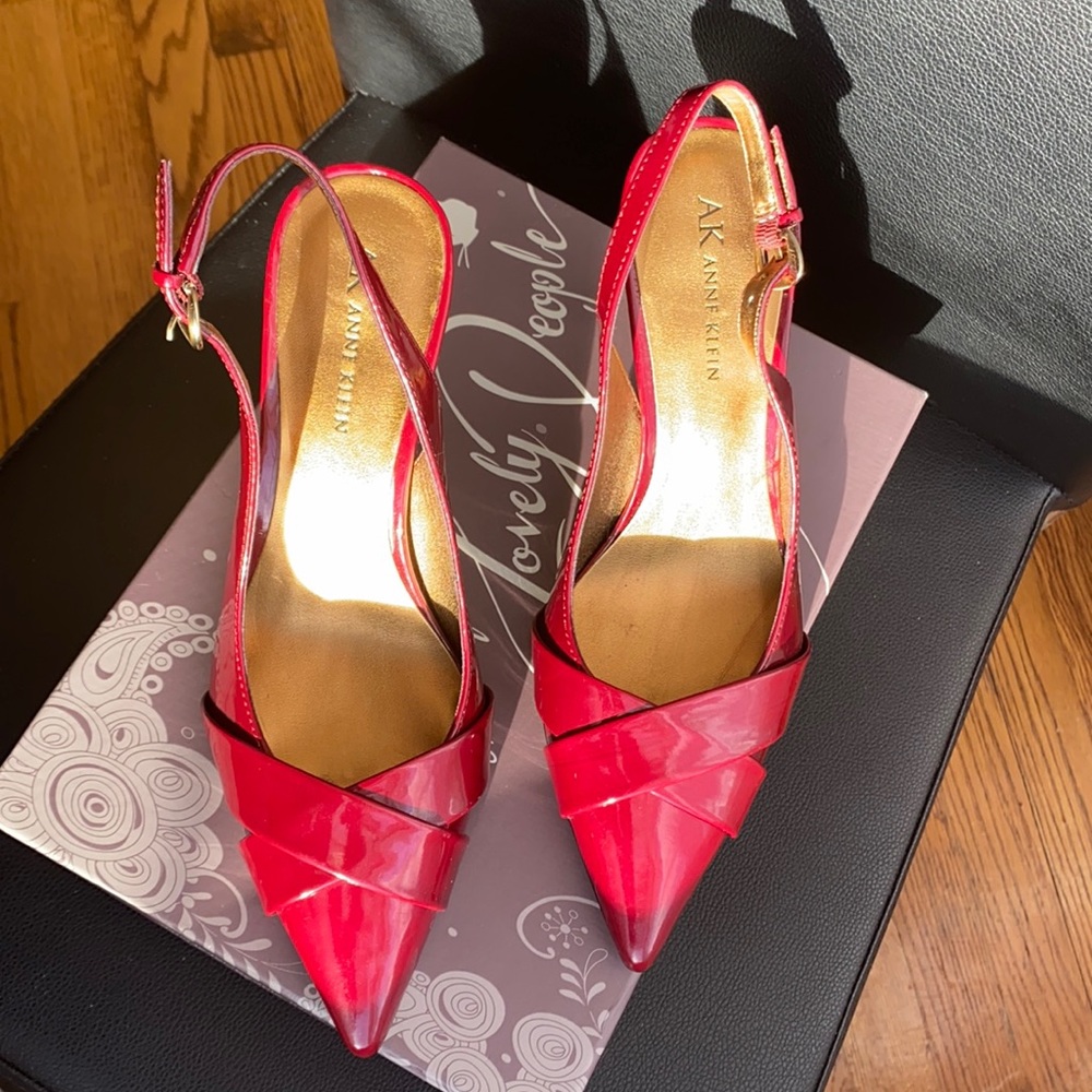 NEW! ANNE KLEIN Burgundy-Red Slingback Pump with Criss Cross Pointy Toe Front